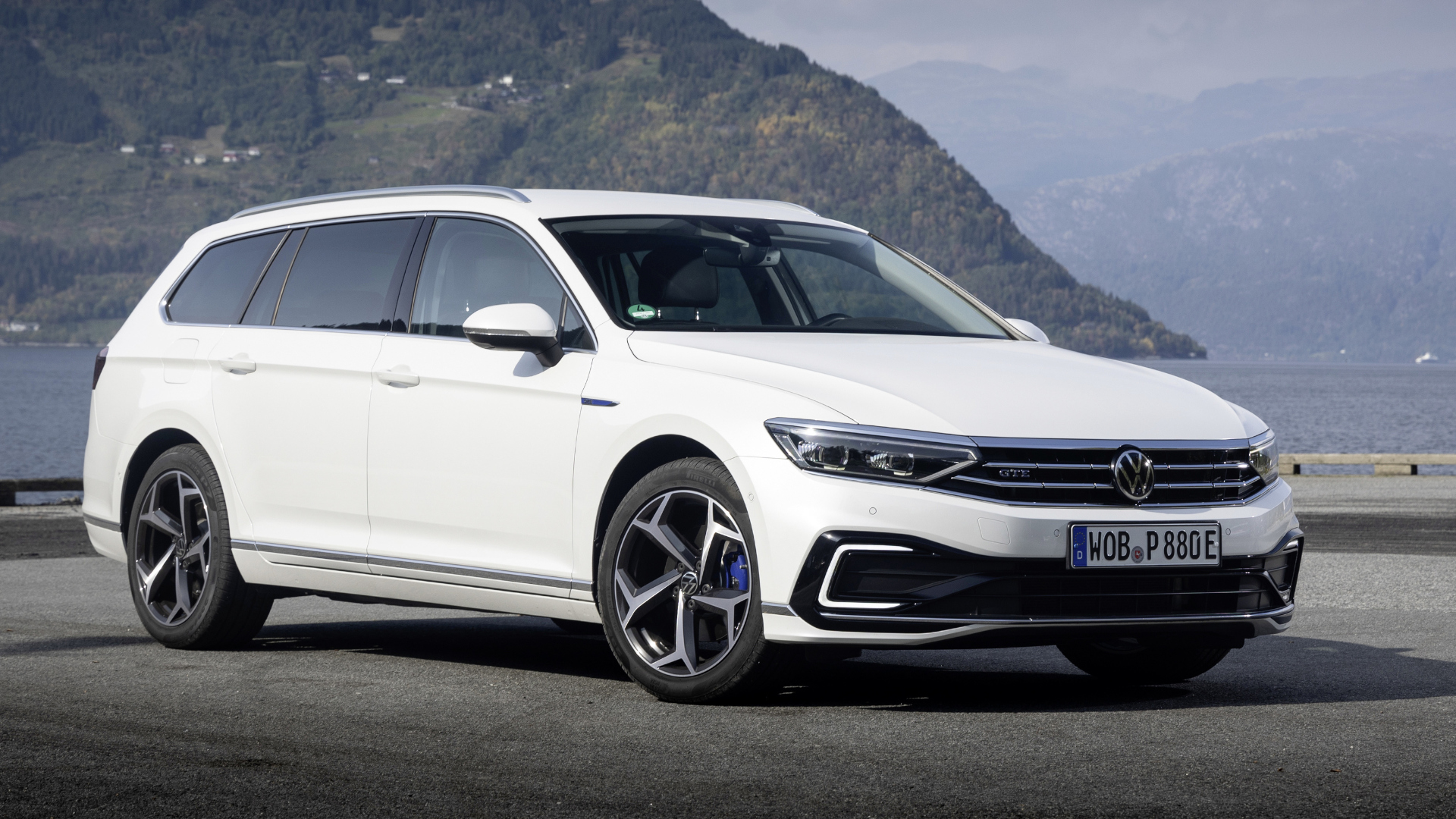 Volkswagen passat gte hybrid discount